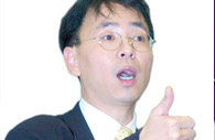 谢国忠：缩回政府的手，让市场自决自治