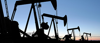 原油交易策略：俄罗斯沙特同意延长OPEC+减产措施，油价剧震