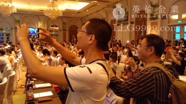 讲座中郎咸平得到广大观众的欢迎