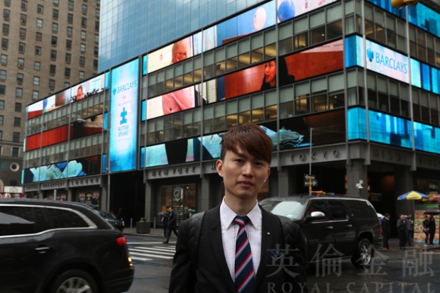 潘老师建议投资者不是直接持有A股