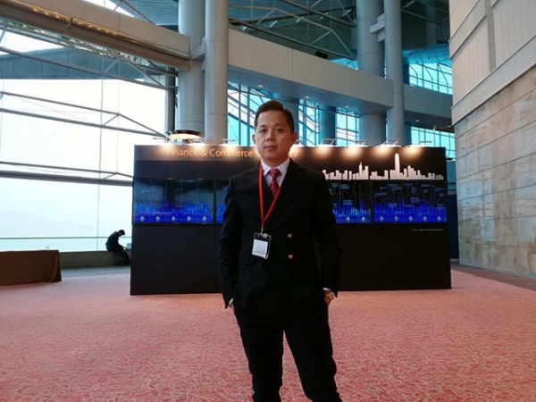 研究部主管Wayne出席瑞银集团活动