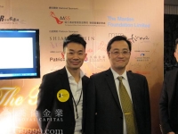 启励行政总监（左）邓子聪均关注英伦金业炒金