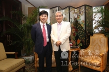 对于中国楼市，郎咸平表示：楼市目前是比股市和黄金较好的投资方式