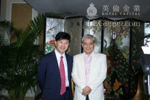 郎咸平与英伦金业营运总裁