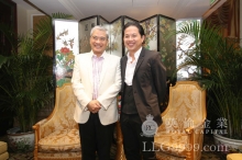 英伦金业市场部营运总监与郎咸平