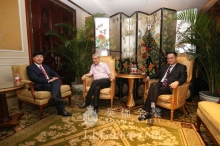 英伦金业与郎咸平汇聚一堂