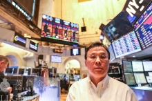 英伦金业交易部主管陆汉深先生