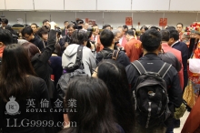 首笔黄金交易英伦总裁张玄、英伦司理邓伟基、财库局长陈家强见证下成交