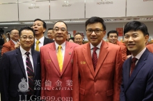 英伦与香港财库局长陈家强(右二),金银业贸易场理事长陈尚智(左二)