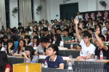 苏子先生与现场同学作互动