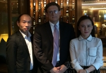 英伦金融高级分析师与CPM集团jeffery合影