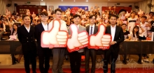 讲座现场广大学子纷纷为英伦的高阶服务点赞