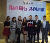 英伦金融营运总裁张玄先生回顾近年来公司的发展并进行了总结