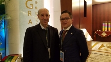 英伦金融市务及研究部主管WAYNE与紐交所主席William Purpura 合照