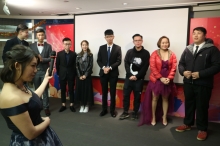 台上大玩问答游戏