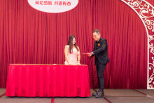 英伦同仁的魔术表演
