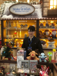 英伦参加圣诞慈善义卖