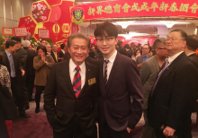 英伦潘老师与金银业贸易场理事长张德熙先生合照