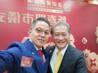  英伦金融主管Wayne与金银业贸易场理事长张德熙先生合照