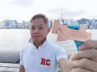 英伦金融市务部主管参与维港泳